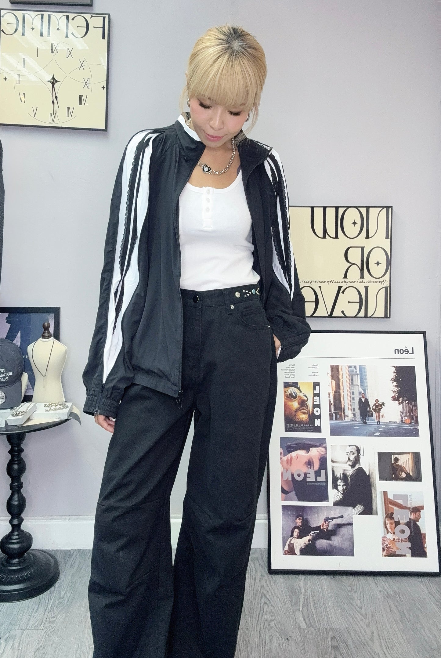 Zip sleeves windbreaker