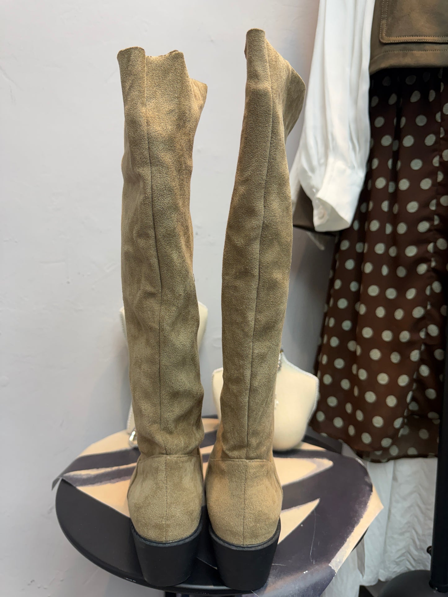 (((LAST TWO)))Suede pointy boot