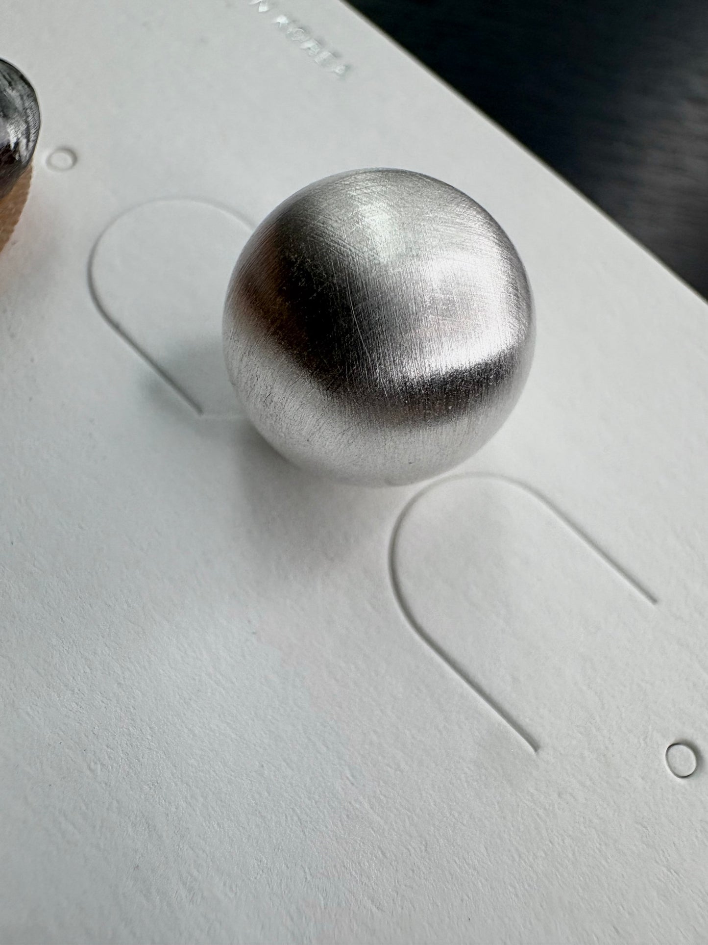 Cat‘s-eye effect earrings