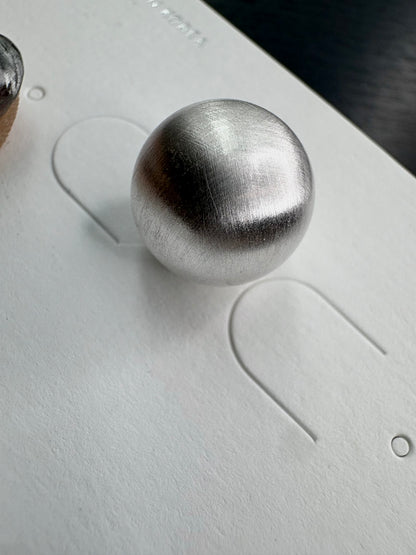 Cat‘s-eye effect earrings