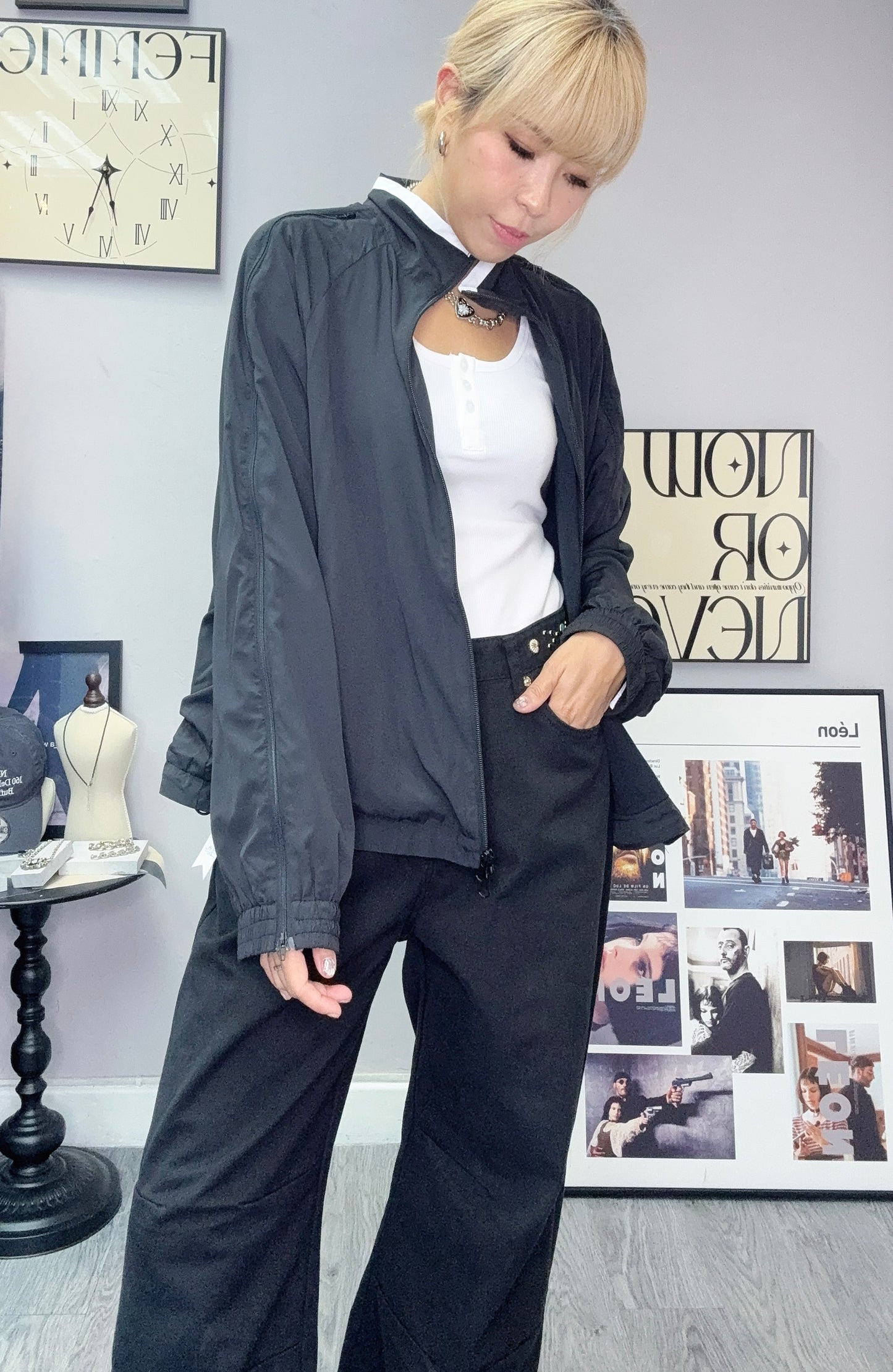 Zip sleeves windbreaker