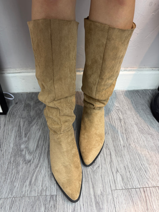 (((LAST TWO)))Suede pointy boot