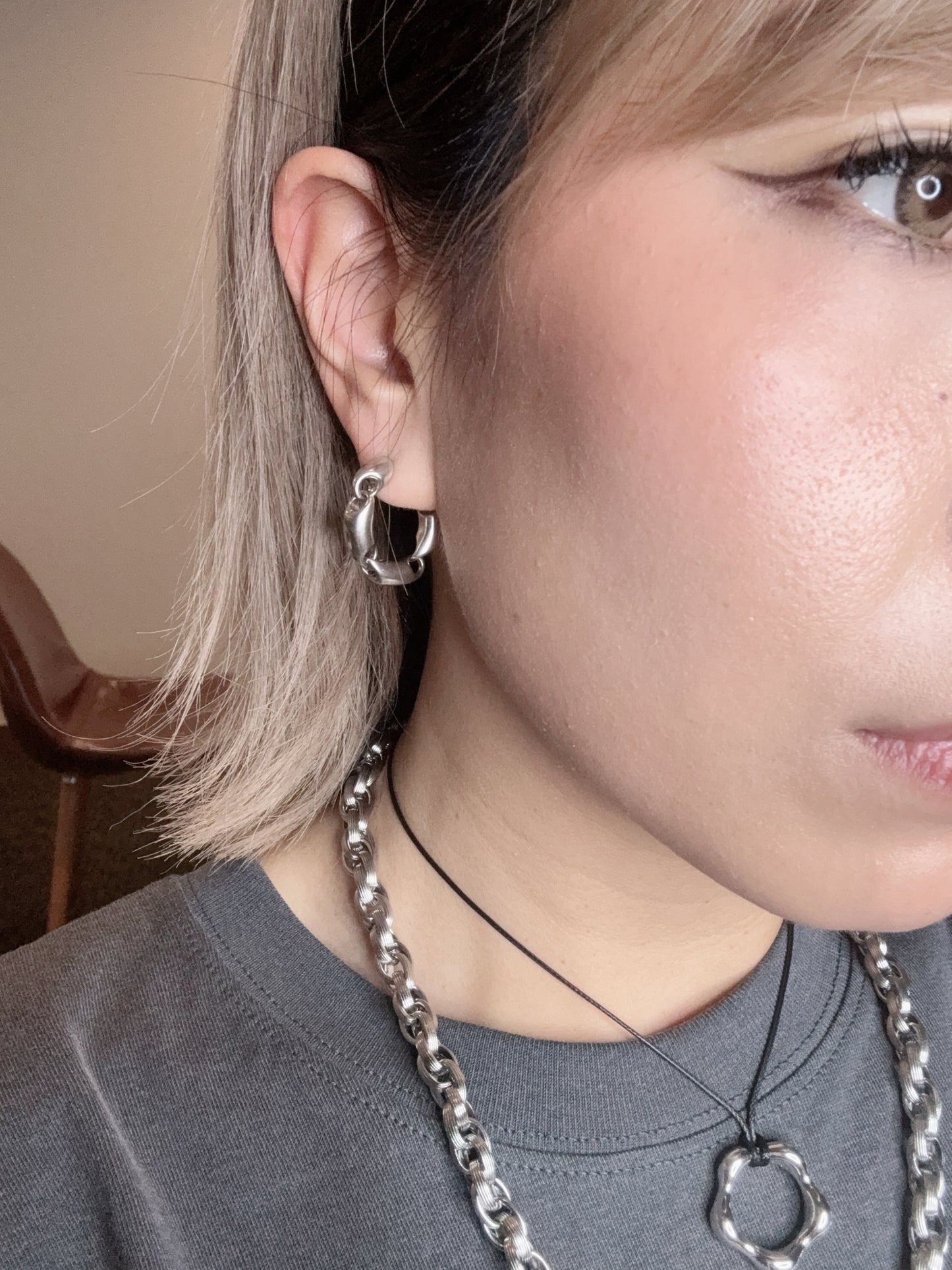 Clasp earrings