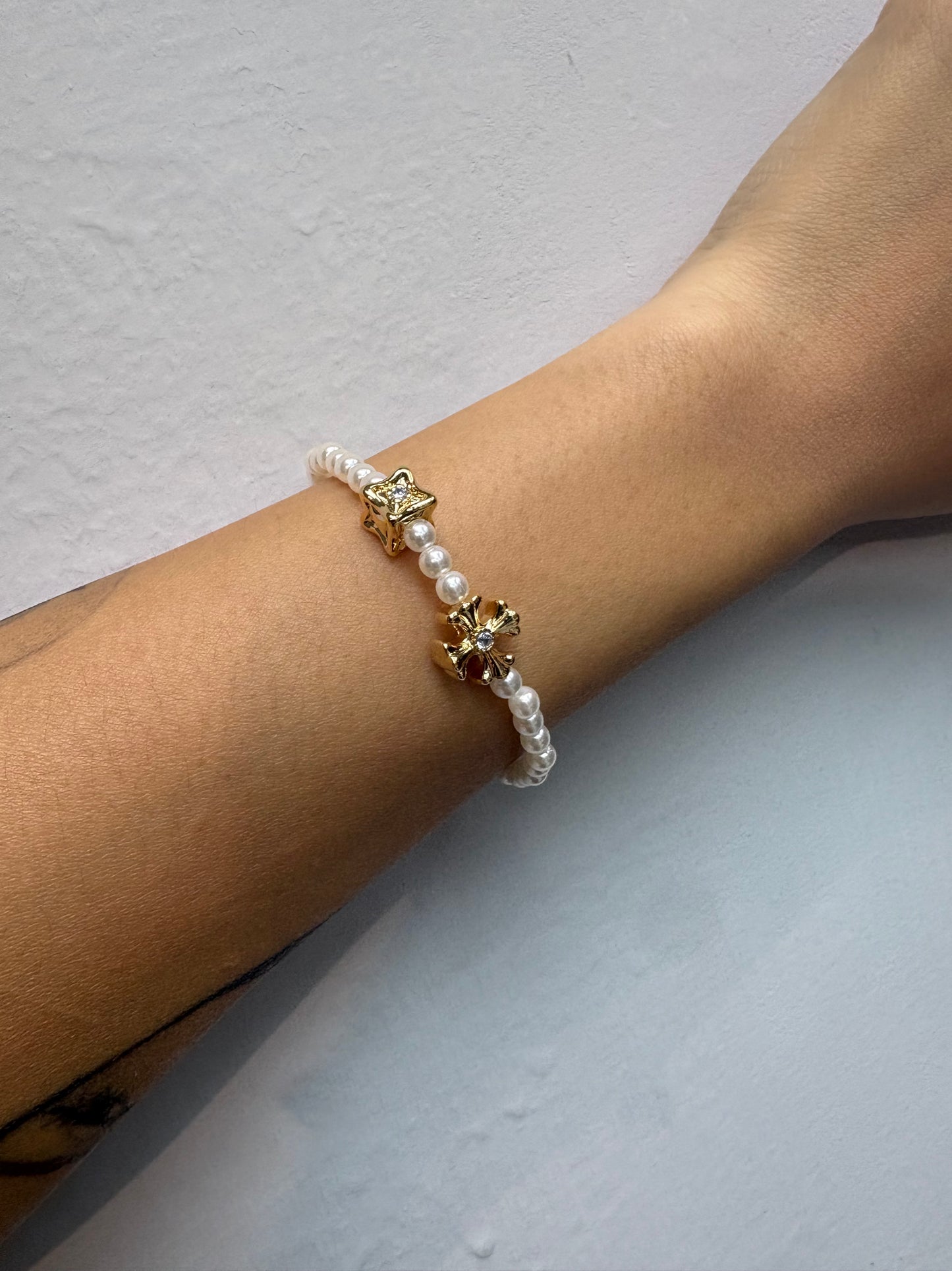 Mini pearl cross elastic bracelet