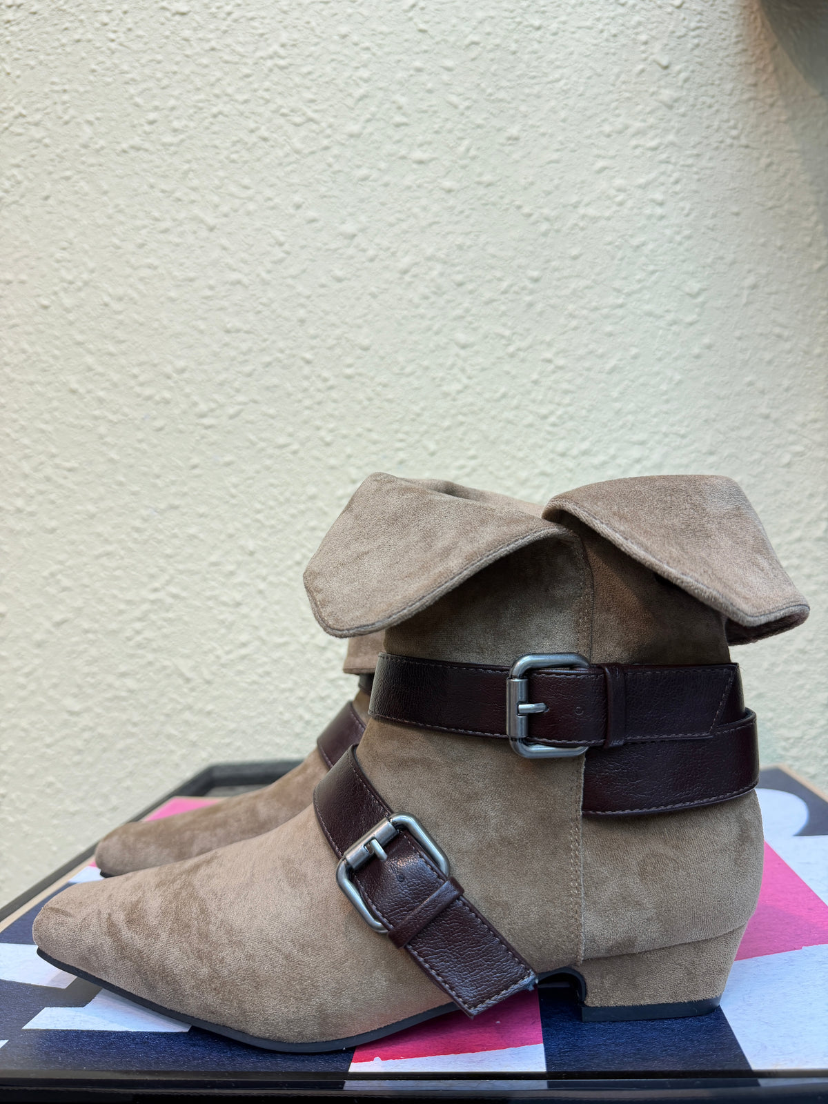 End point suede ankle boot