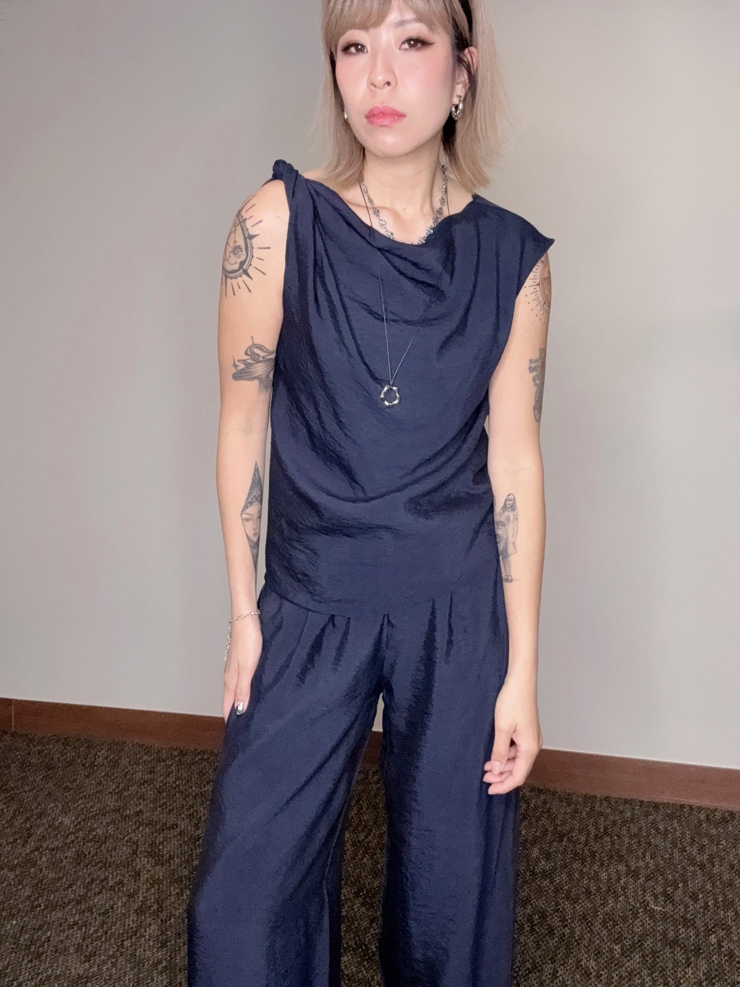 One knotted shoulder top #00537