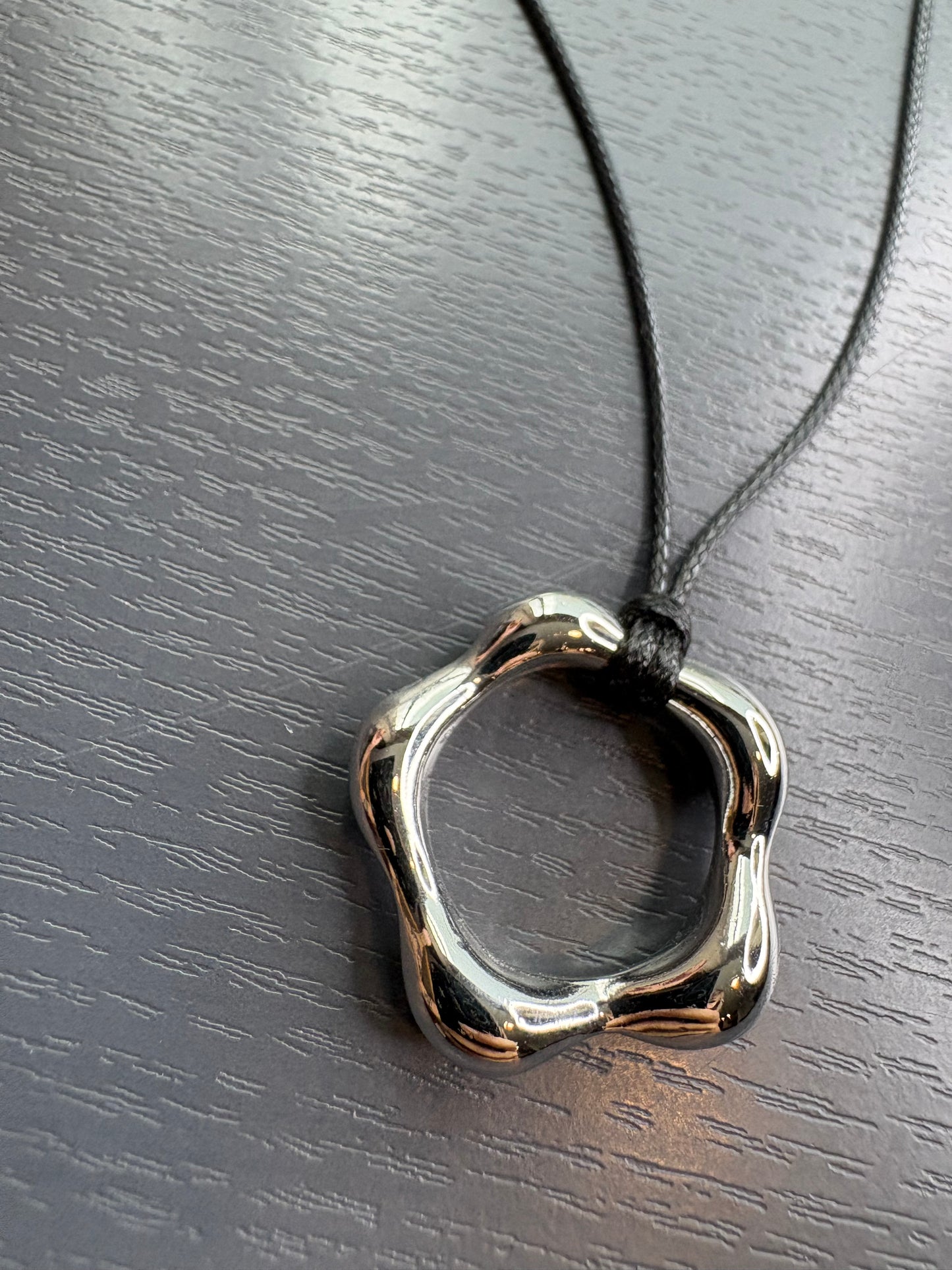 Flower shaped necklace