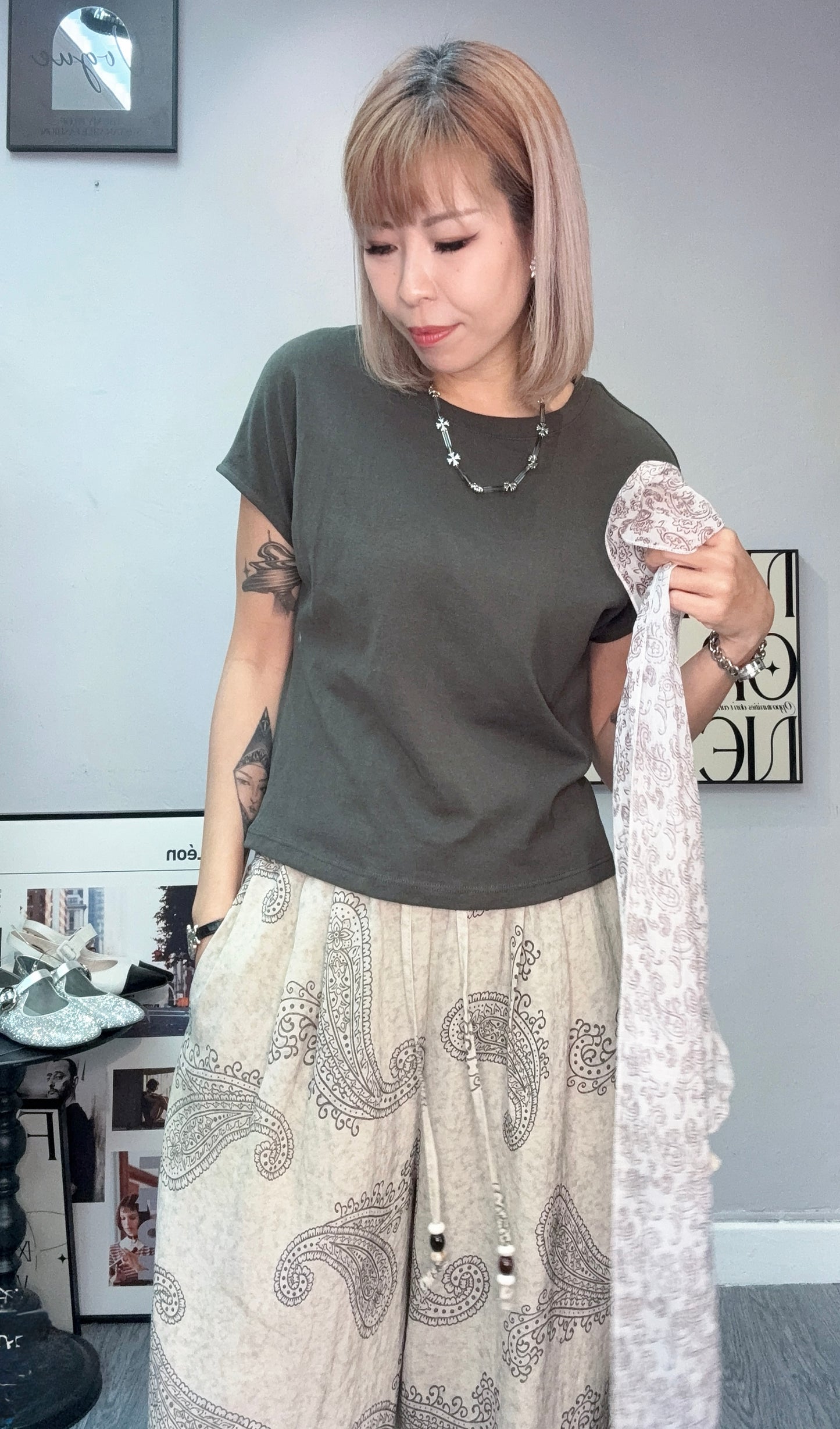 With paisley scarf cap sleeves tee #00674