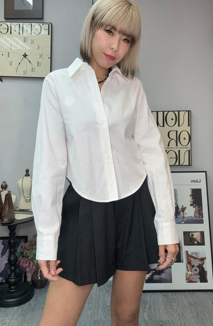 Embroidered letter fit cutting short shirt