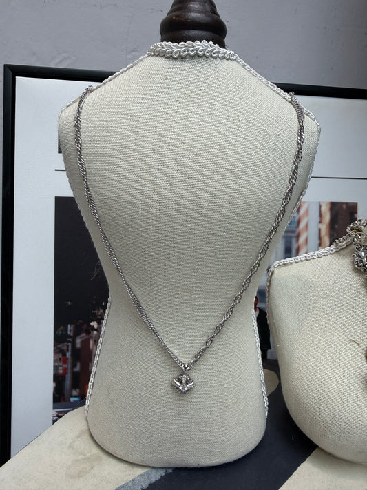Diamond cutout pattern necklace