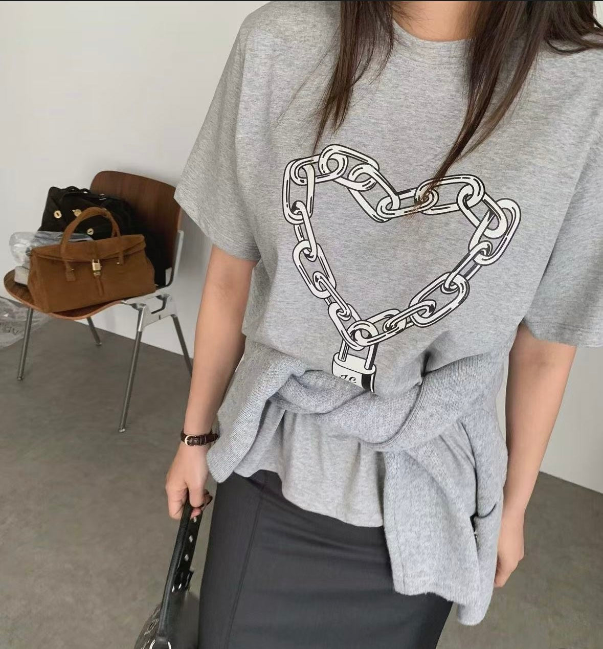 Chain heart tee