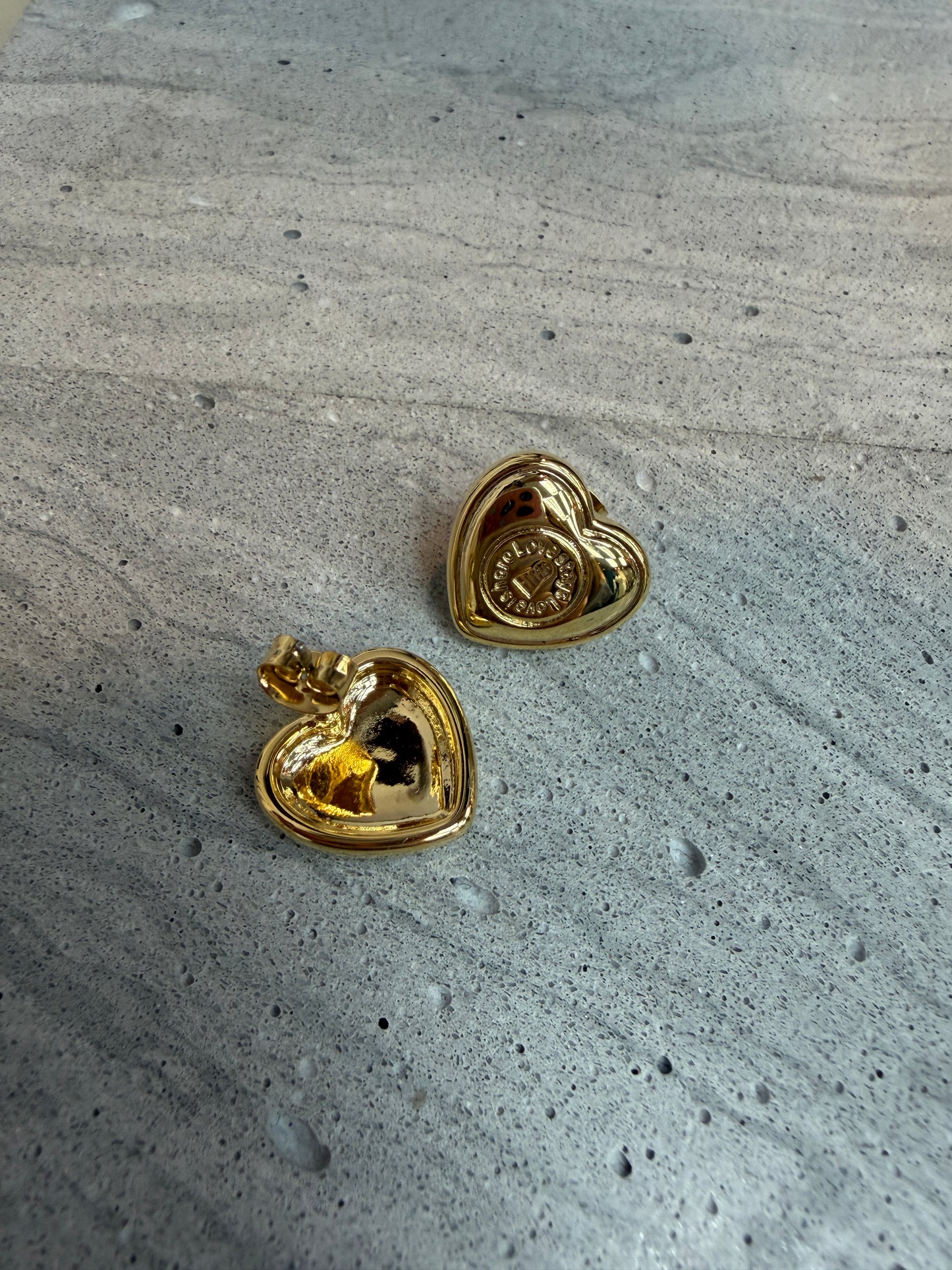 Heart shaped carved pattern earrings