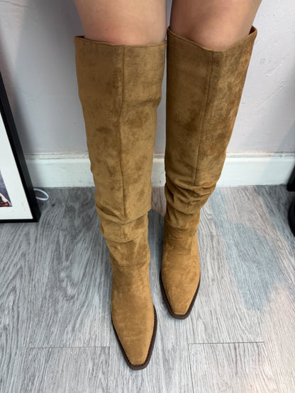 (LAST ONE)Suede pointy boot