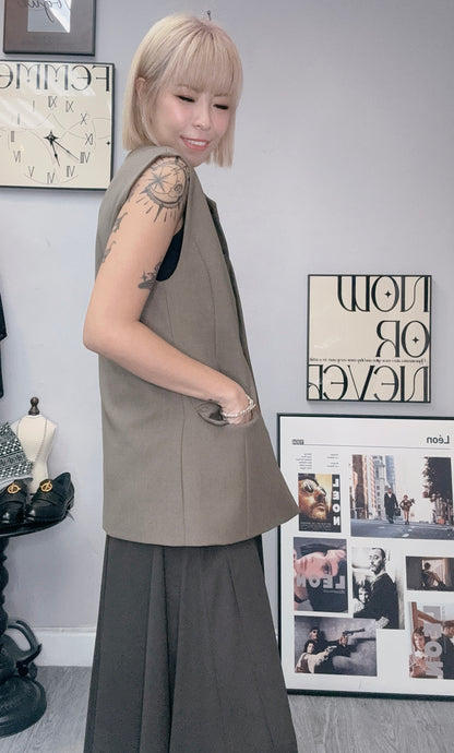 Medium length waistcoat