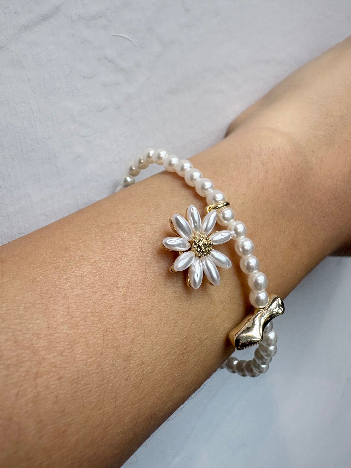 Mini pearl daisy elastic bracelet