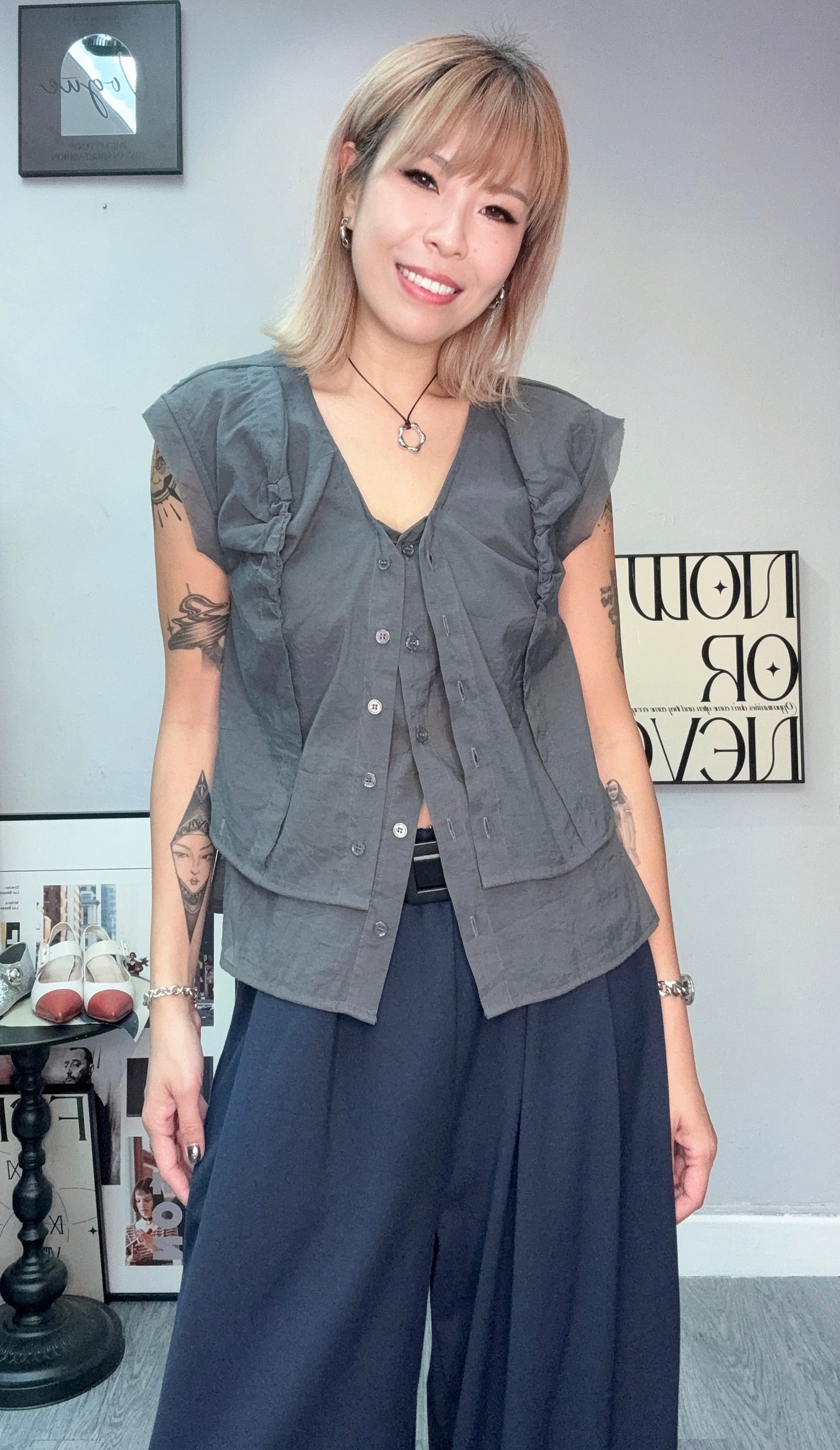 Front pleated sleeveless shirt #00681