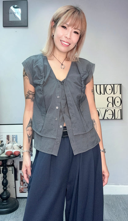Front pleated sleeveless shirt #00681