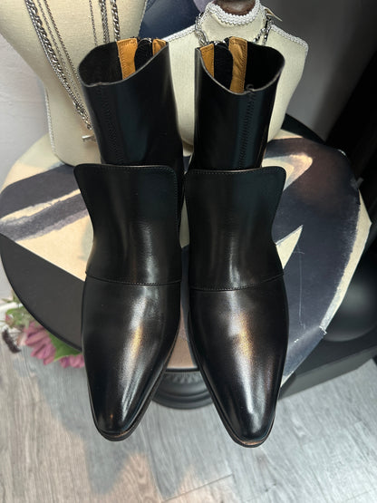 Pointy back zip short boot