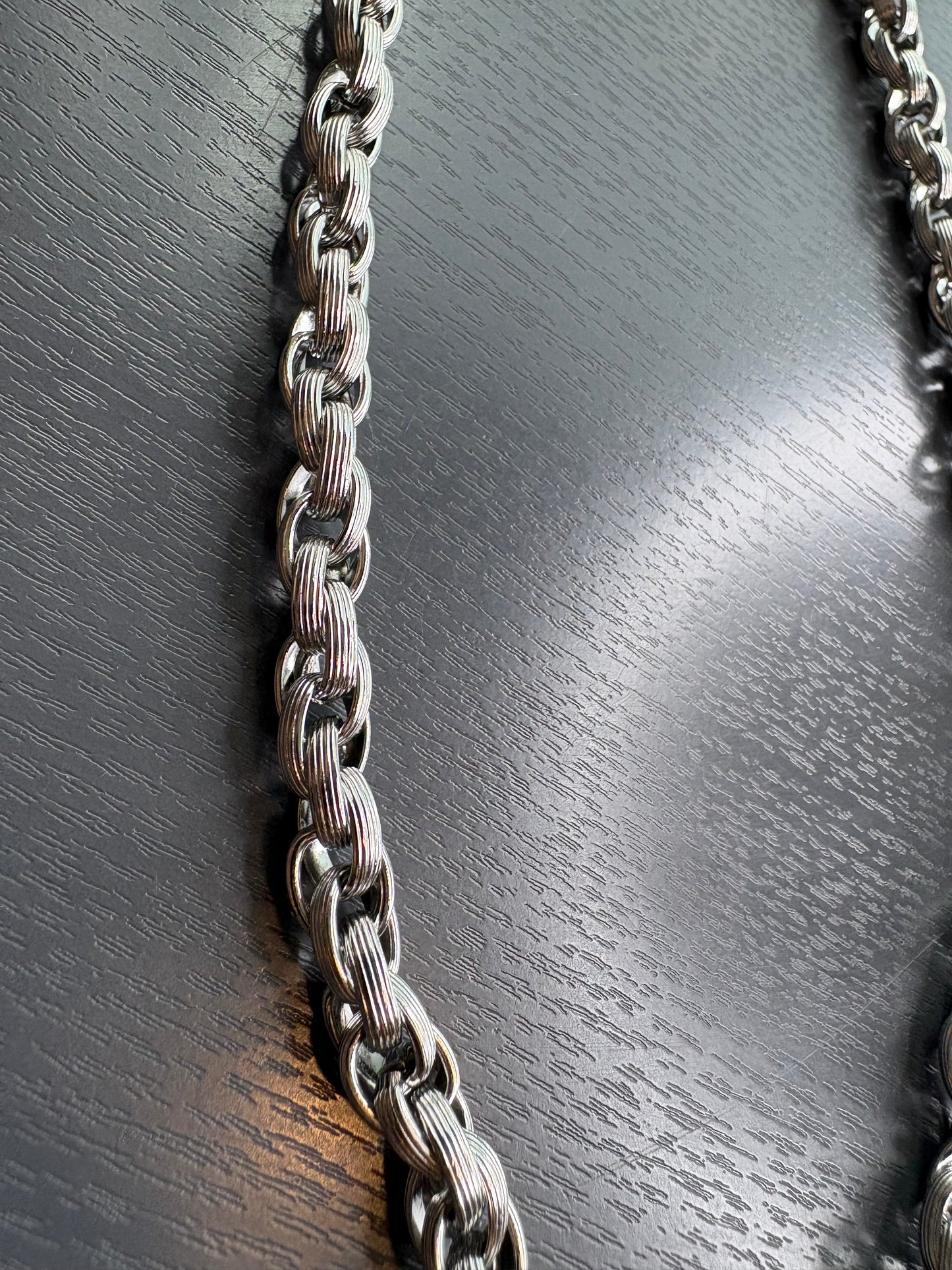 Bond chain necklace