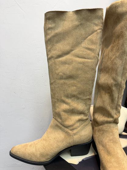 (((LAST TWO)))Suede pointy boot