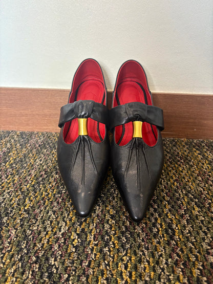 Lambskin gold bukle pointed shoes