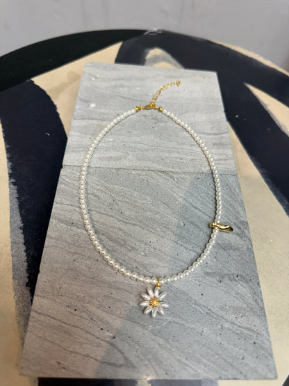 Mini pearl daisy necklace