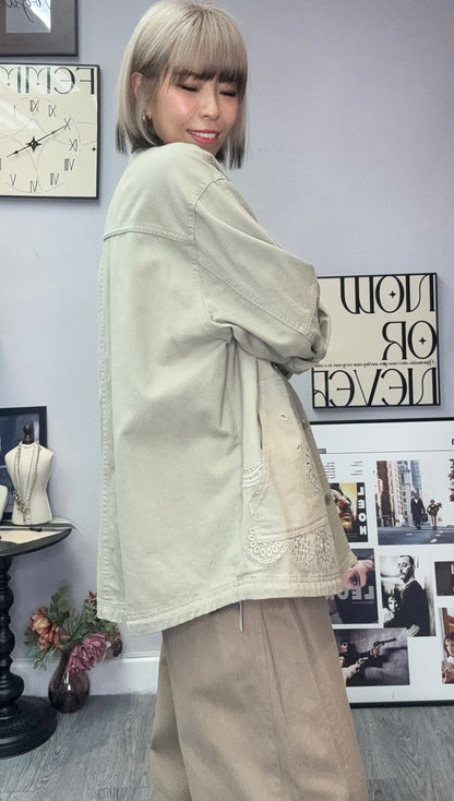 Embroidery hem zip jacket