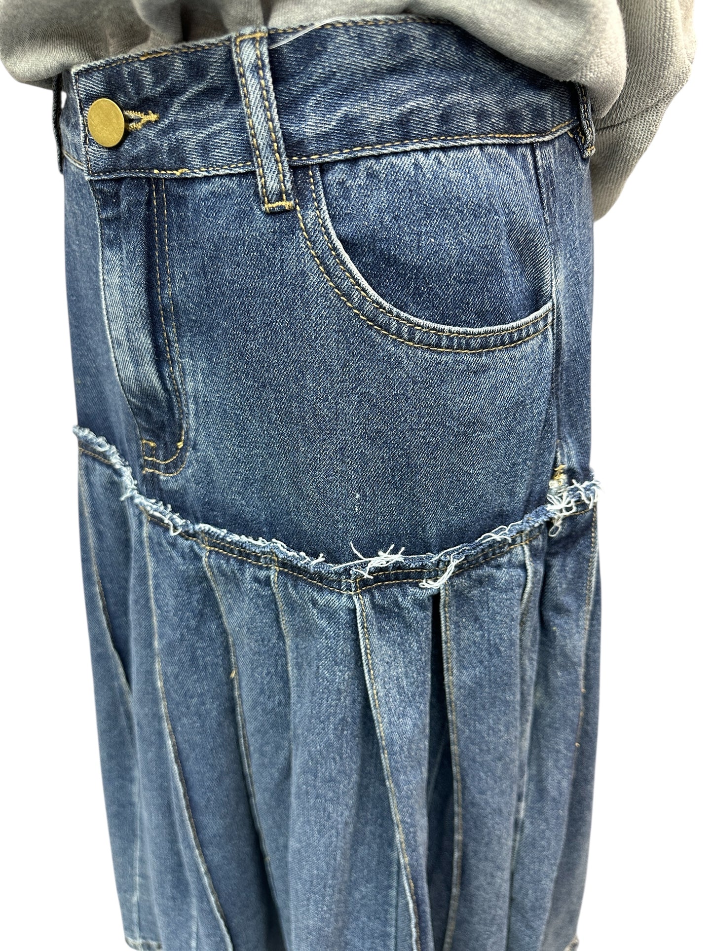 Pleated denim skirt