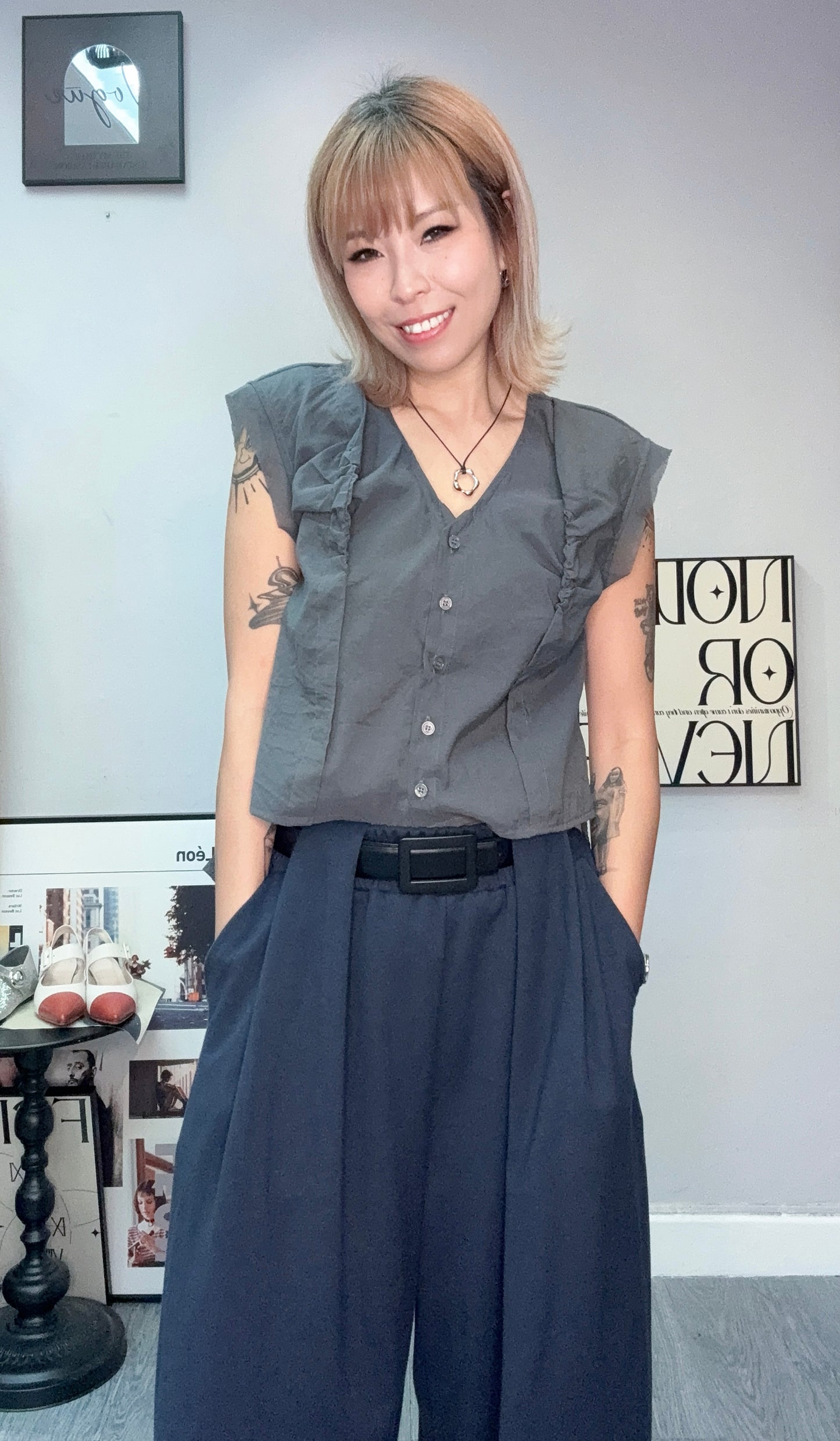 Front pleated sleeveless shirt #00681