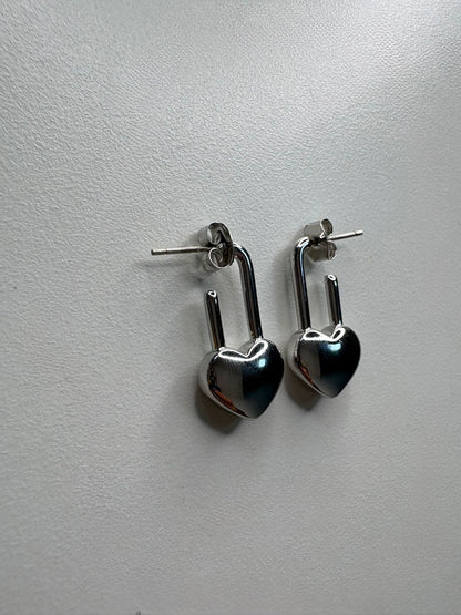Heart lock shape earrings