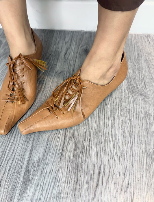 End point tie shoes