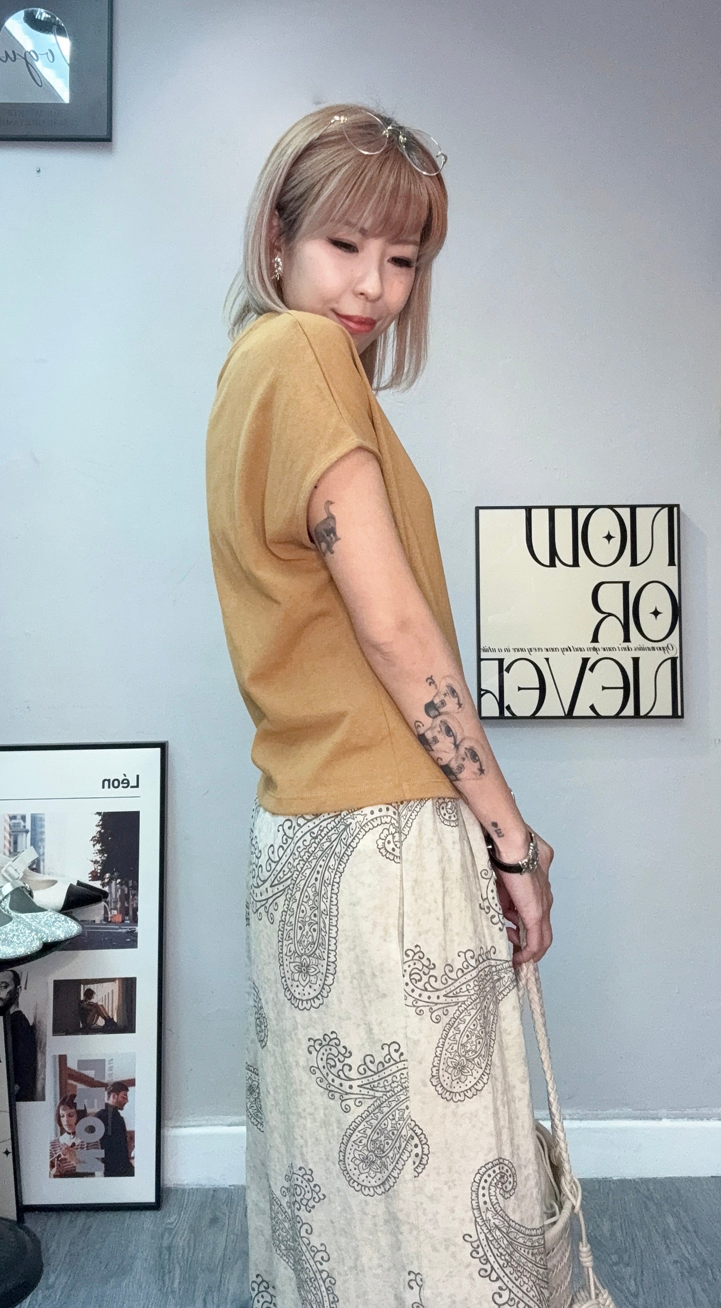 With paisley scarf cap sleeves tee #00674