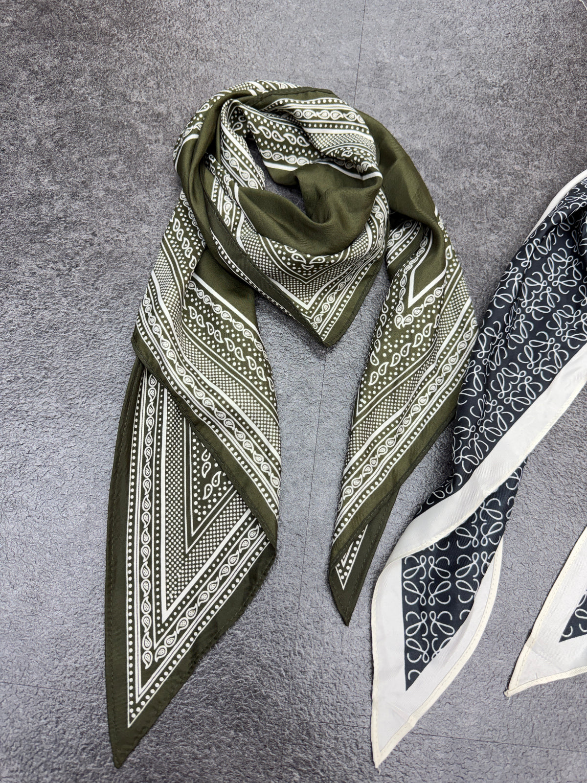 Silky pattern triangle scarf
