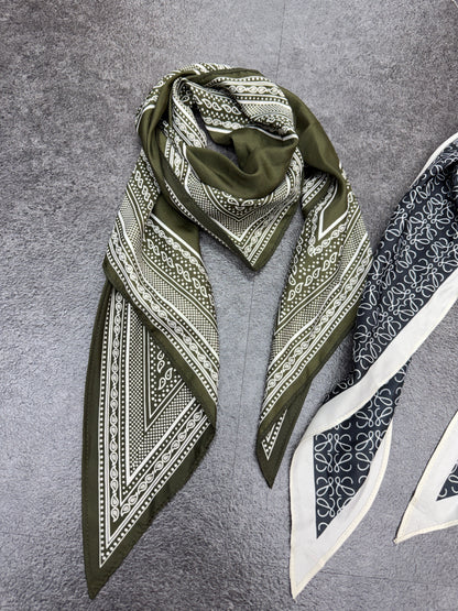 Silky pattern triangle scarf