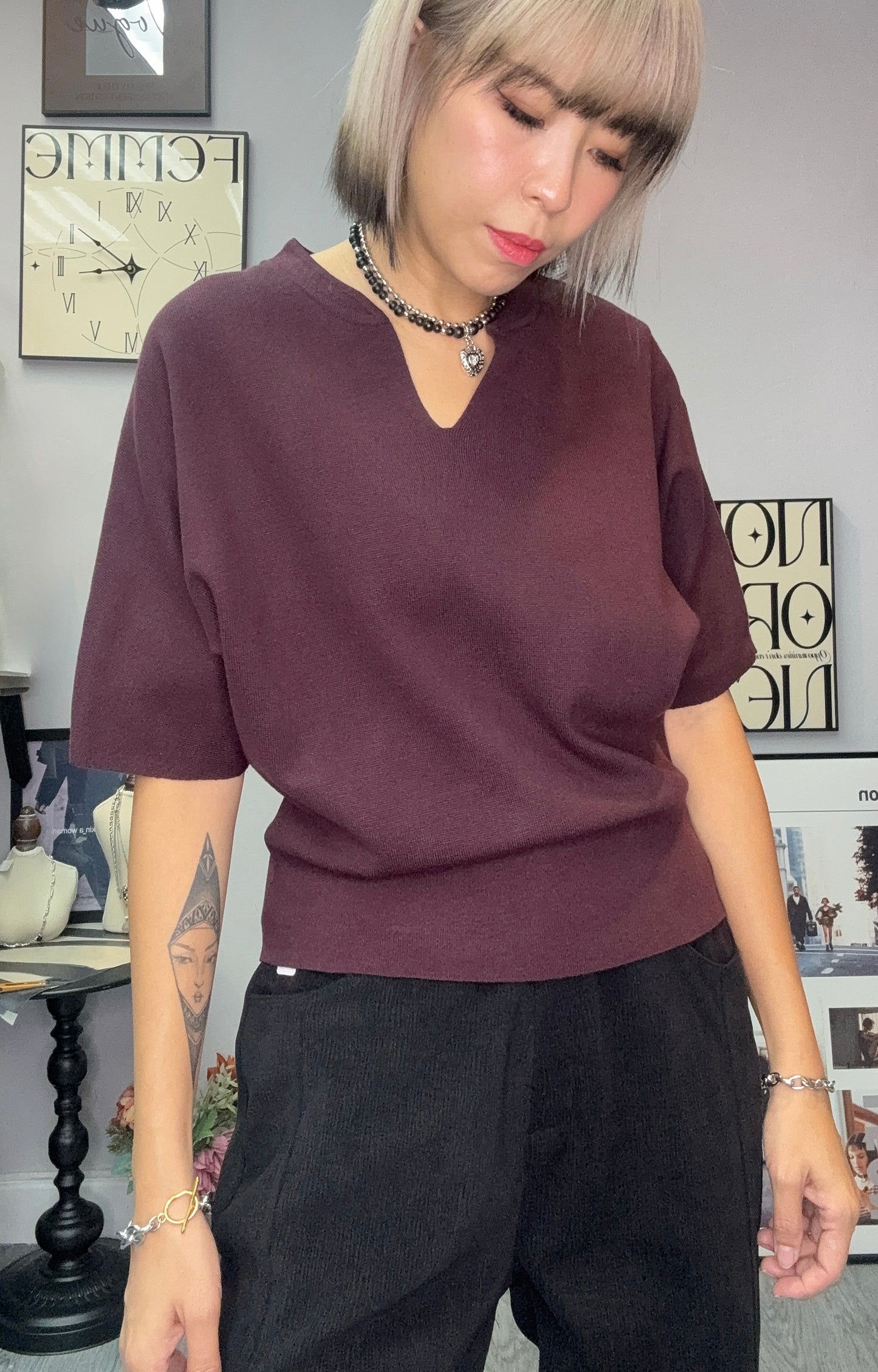 Plain middle sleeve knit top