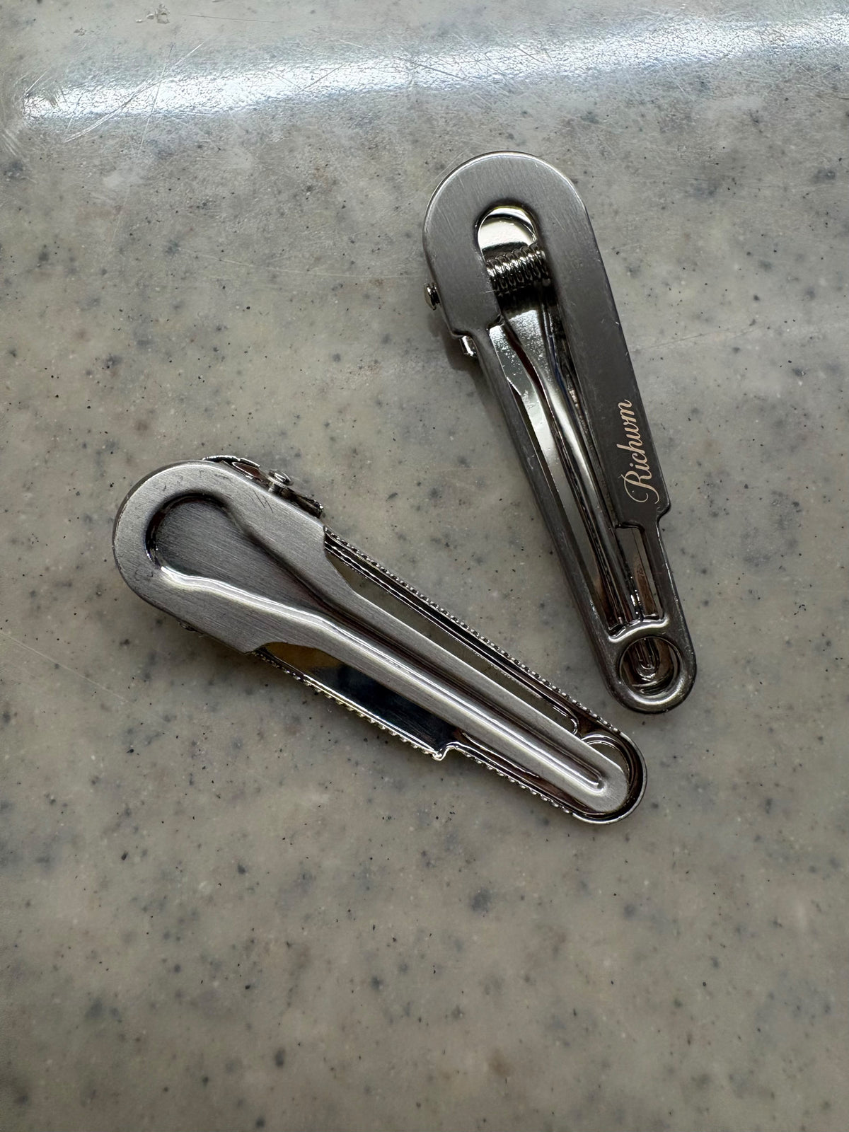 Silver-toned duckbill clip (1pc)#ass005