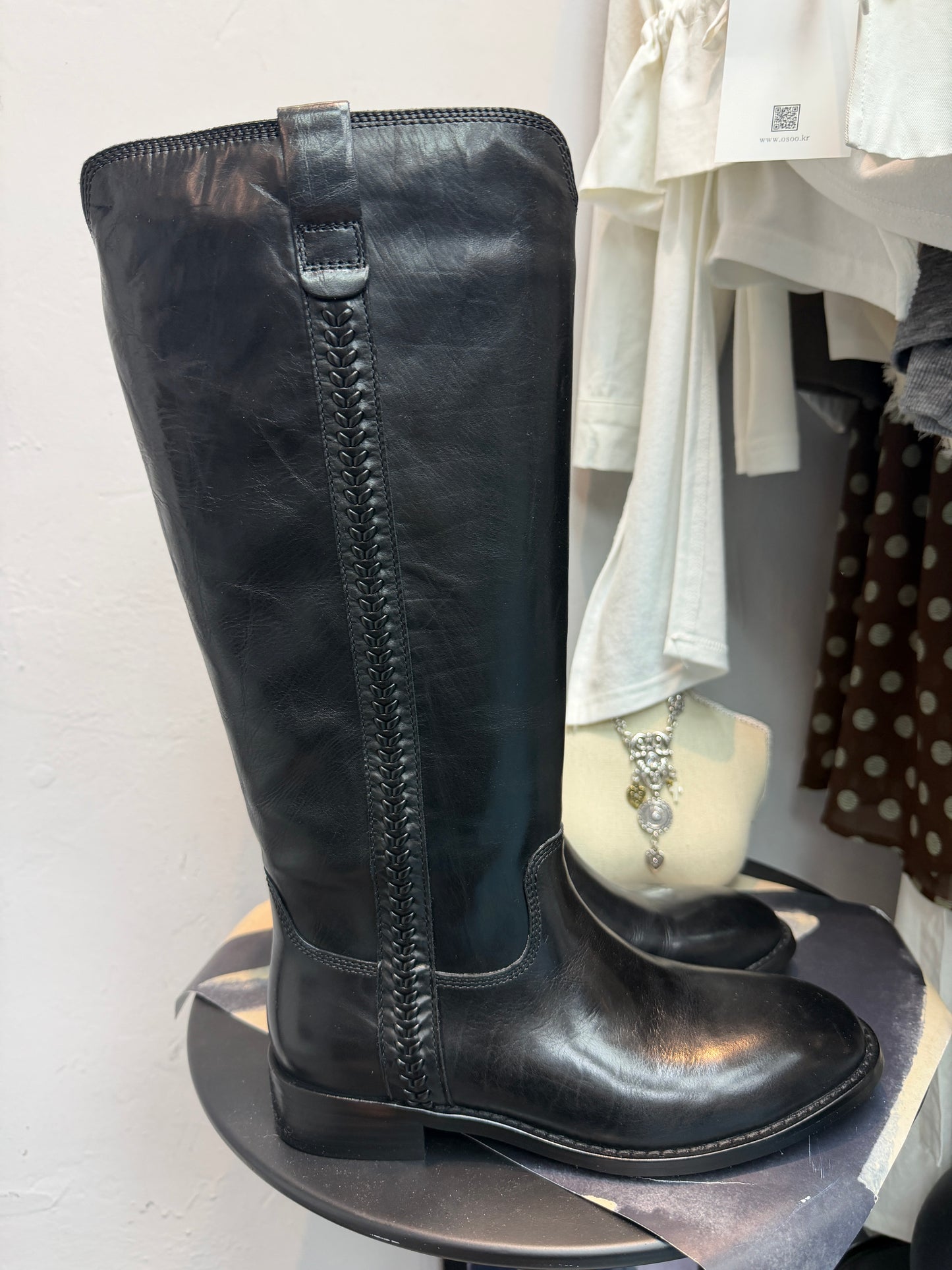 Side v shape Italy Lambskin boot