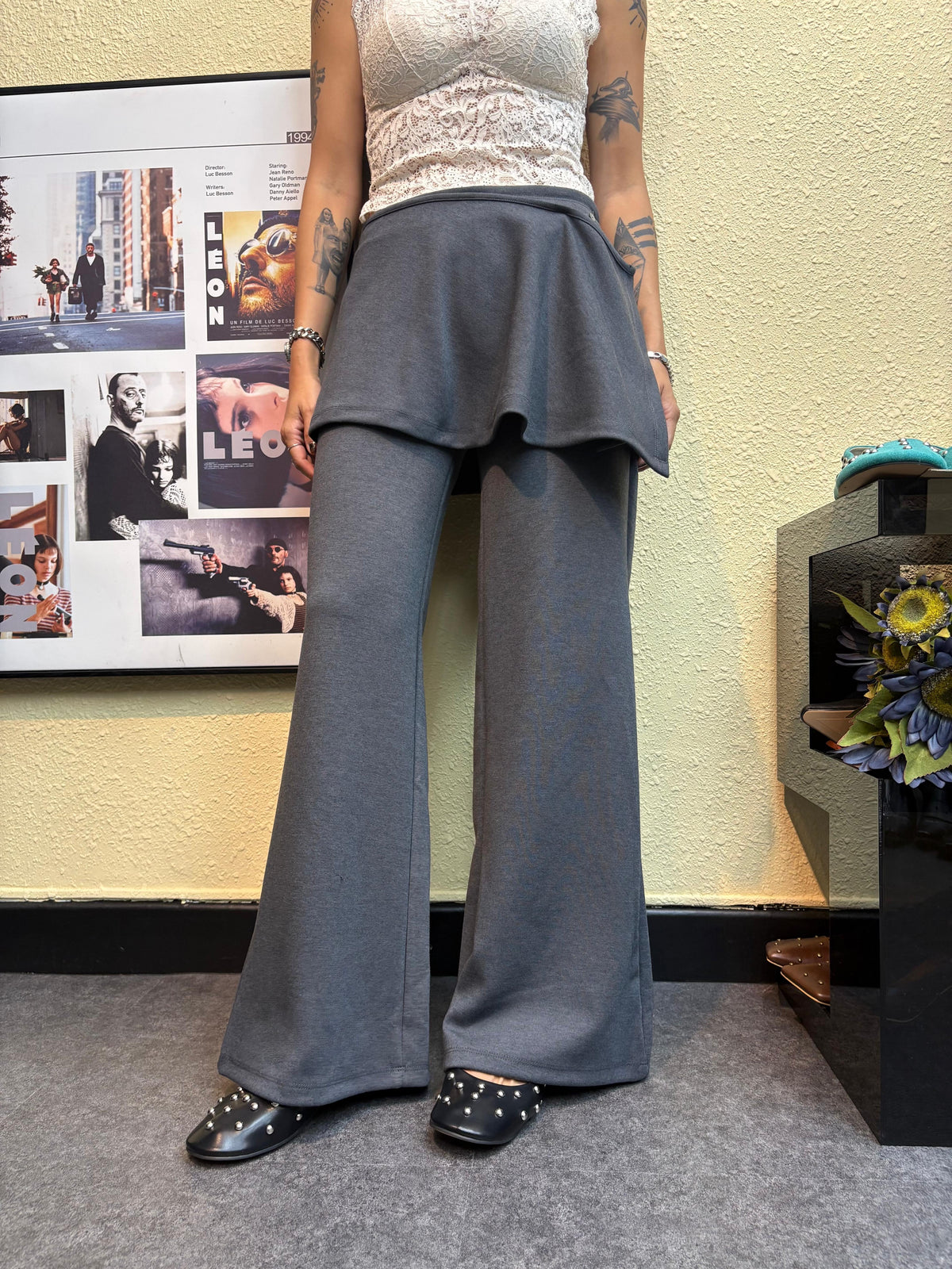 With skirt pants #00973