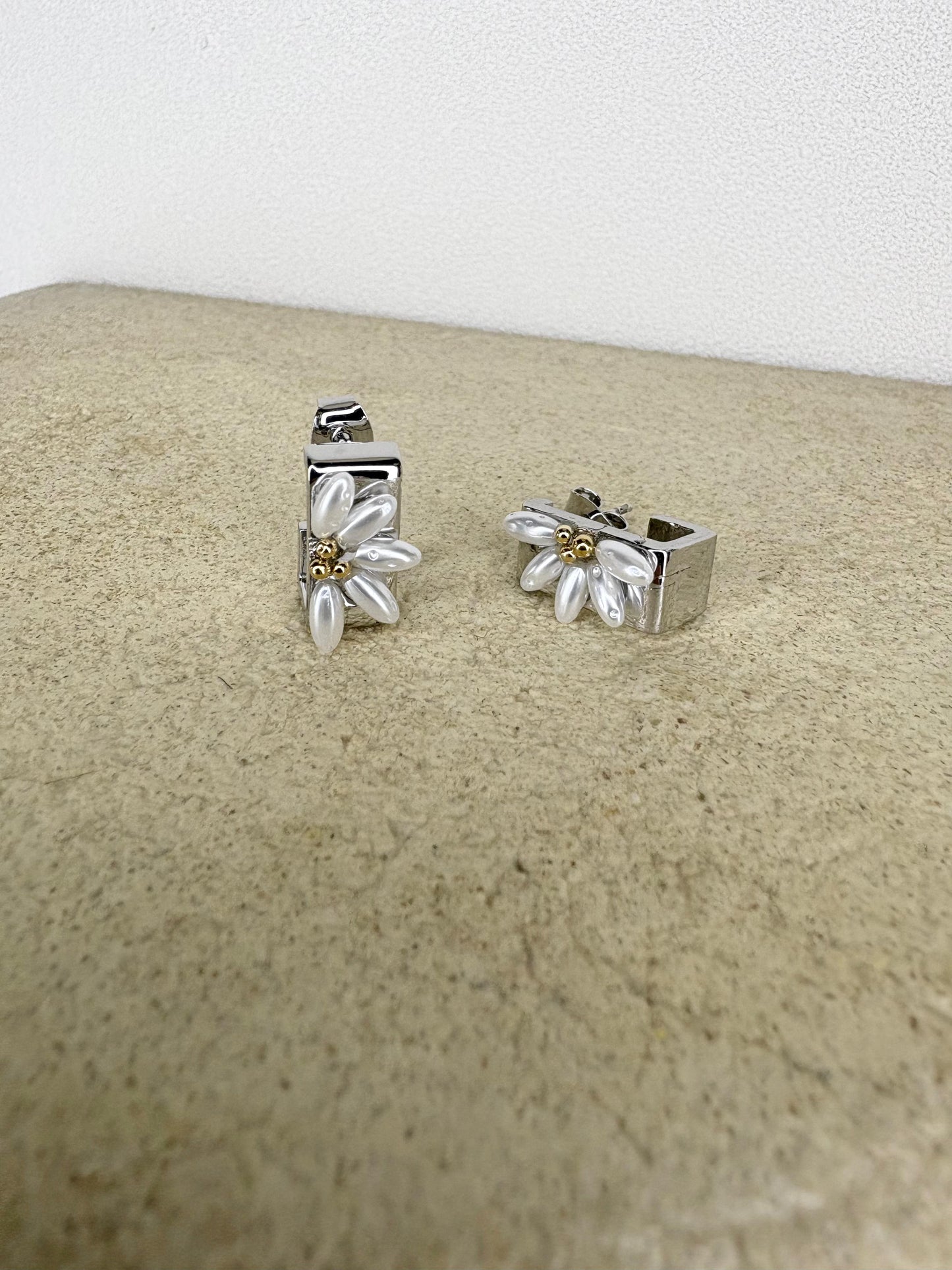 Half cuboid daisy earrings