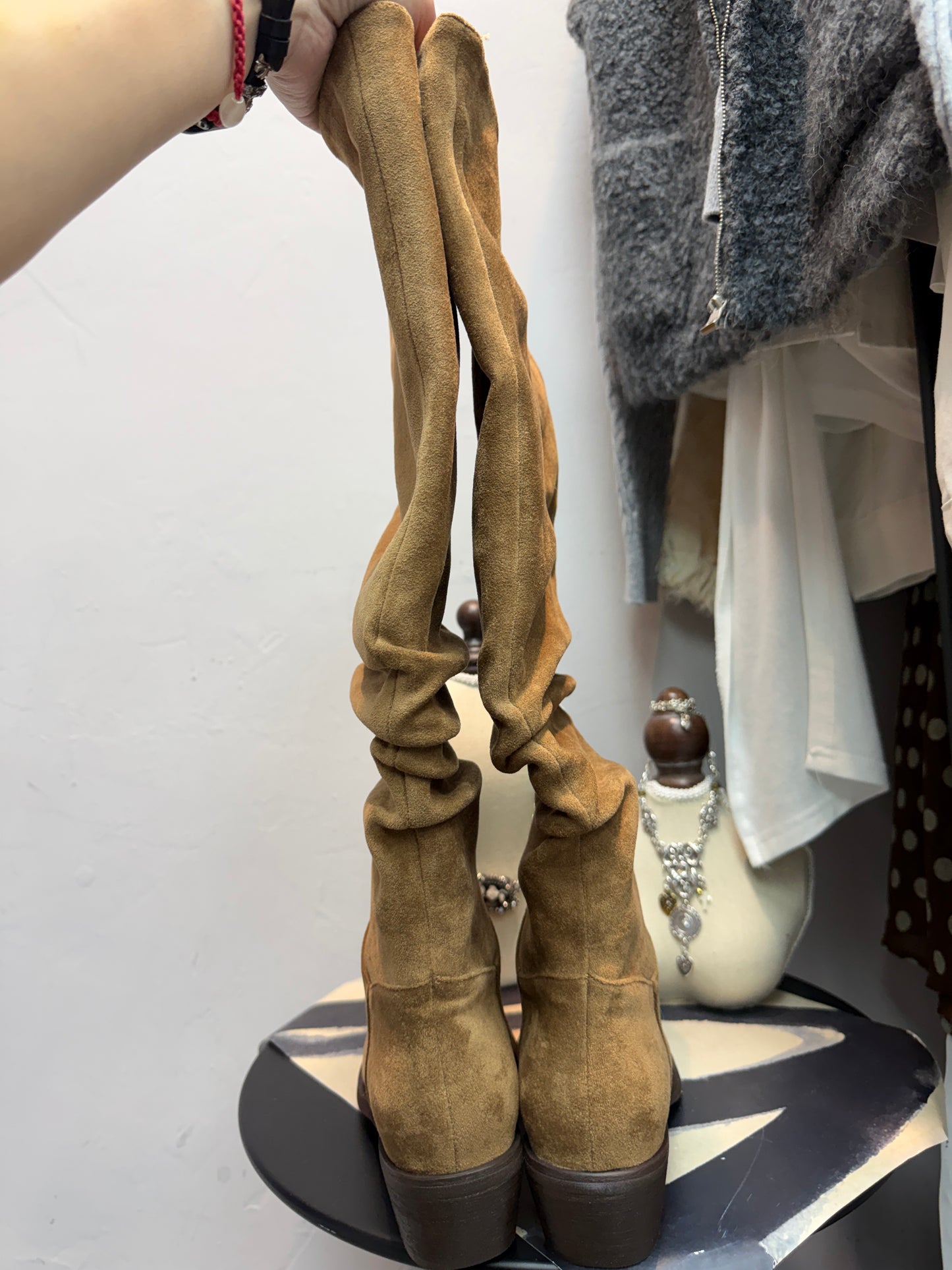 (LAST ONE)Suede pointy boot