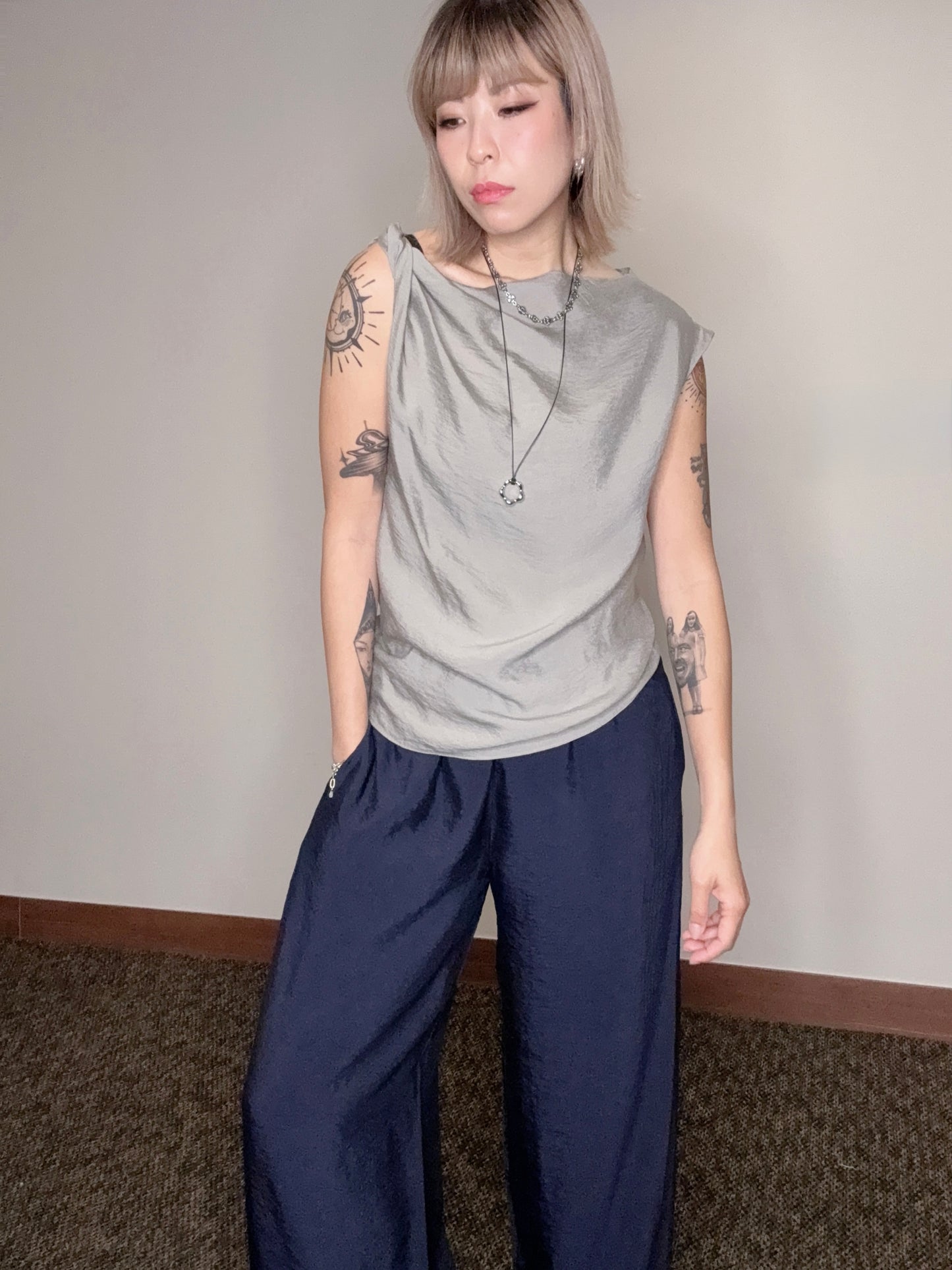 One knotted shoulder top #00537
