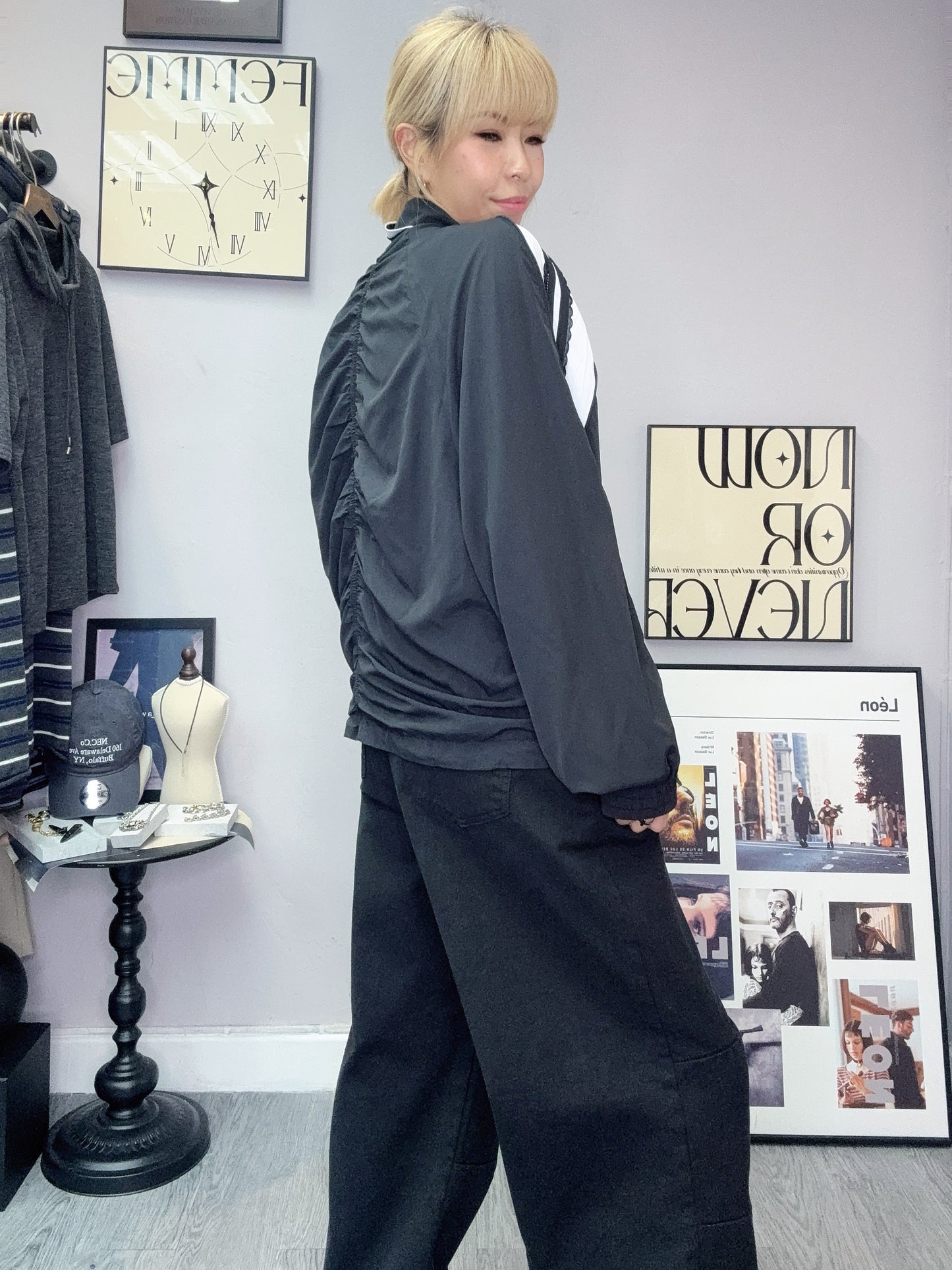 Zip sleeves windbreaker