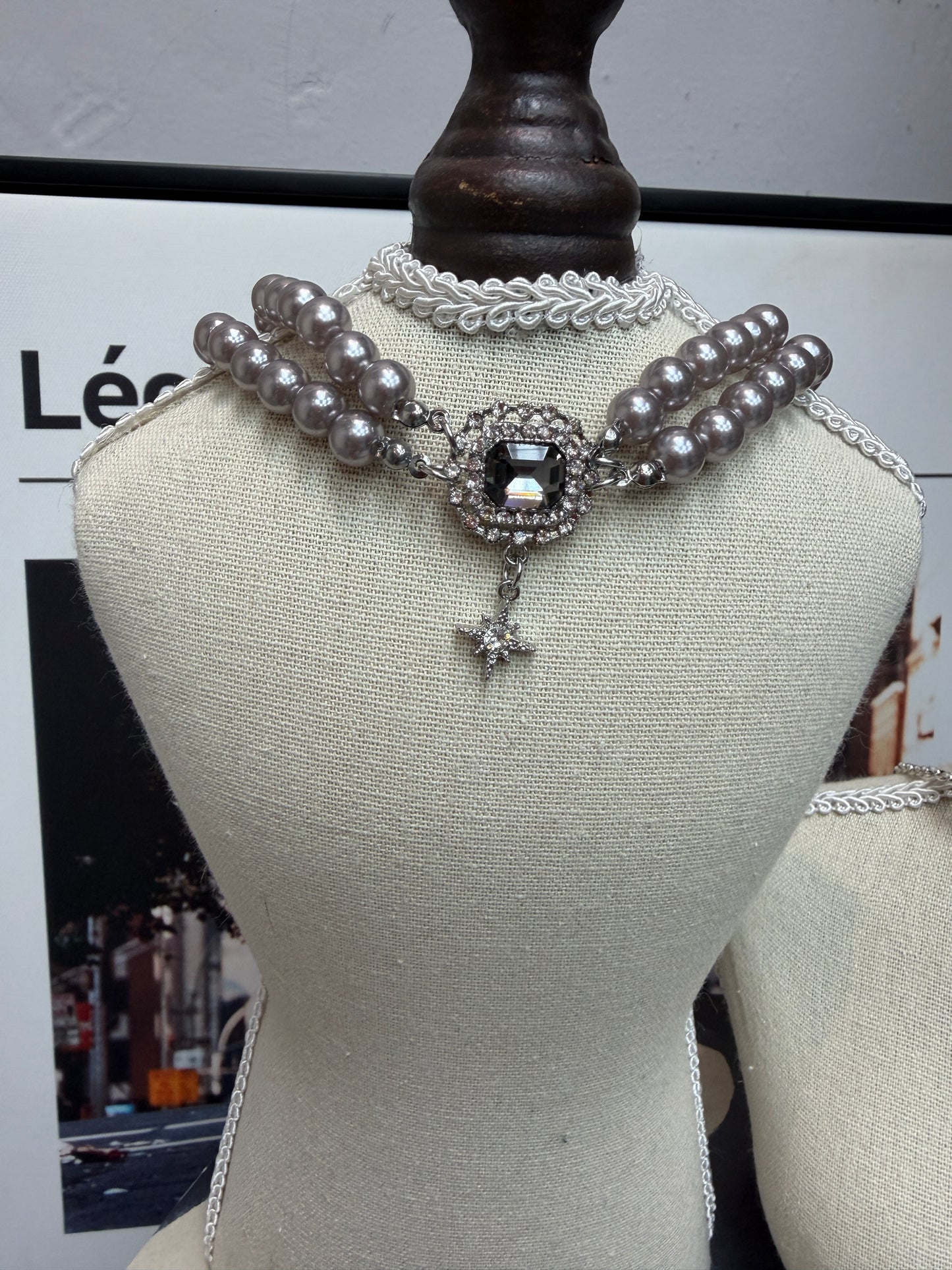 Emerald cut X pearl choker