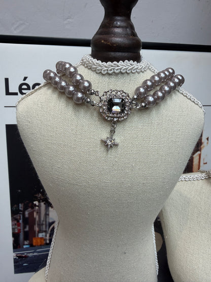 Emerald cut X pearl choker