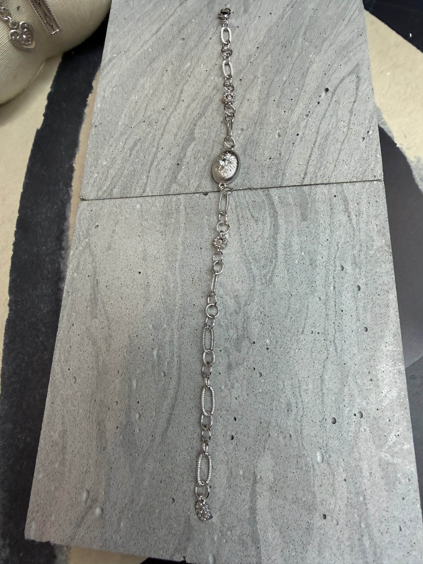 Subtle pattern bracelet