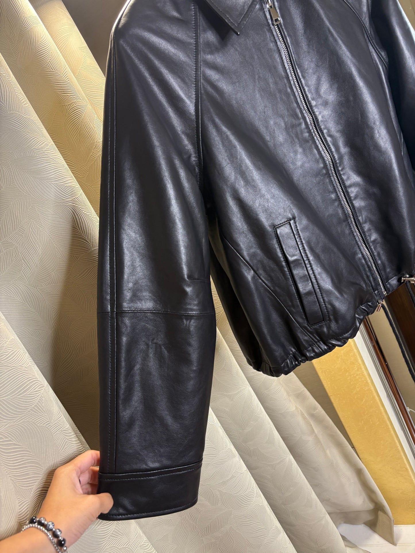 Shirt collar leather zip jacket