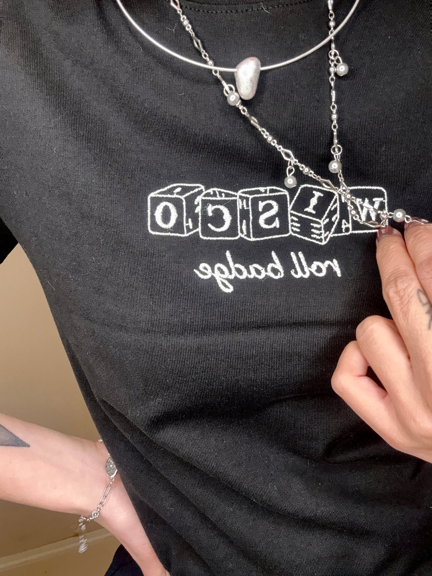 Embroidery dice tee #00371