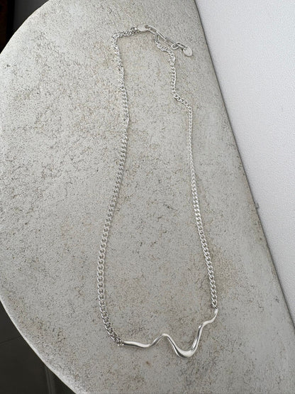 Half wave necklace