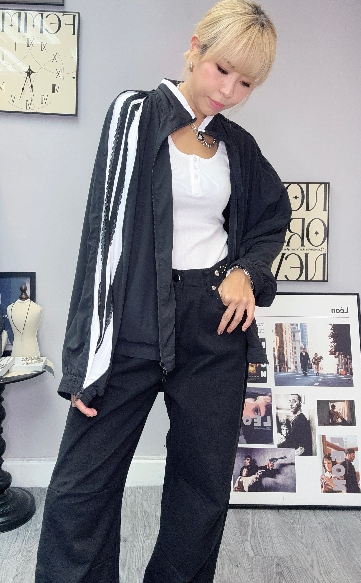 Zip sleeves windbreaker