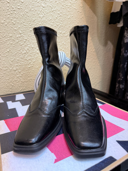 Square-toe ankle boot
